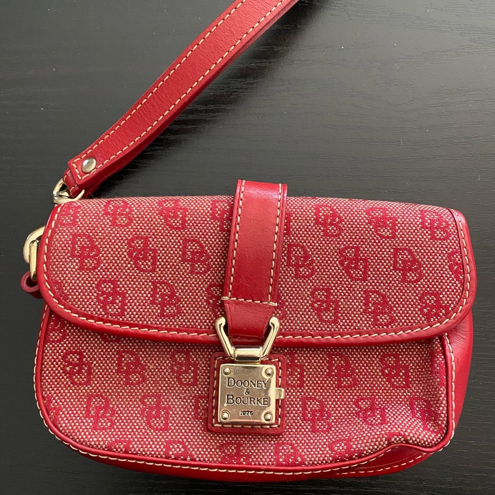 Dooney & Bourke buckle wristlet